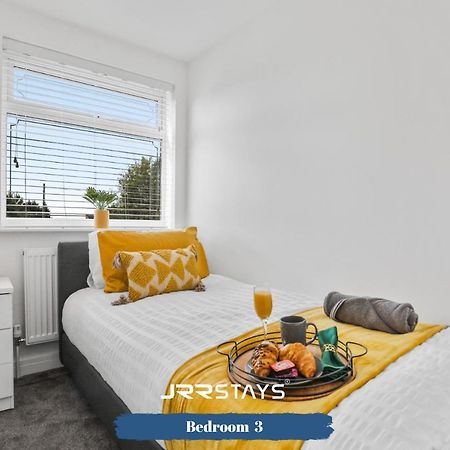 Wolverhampton - Amazing 3 Bedroom, Sleeps 6, Wi-Fi - Jrr Stays ภายนอก รูปภาพ