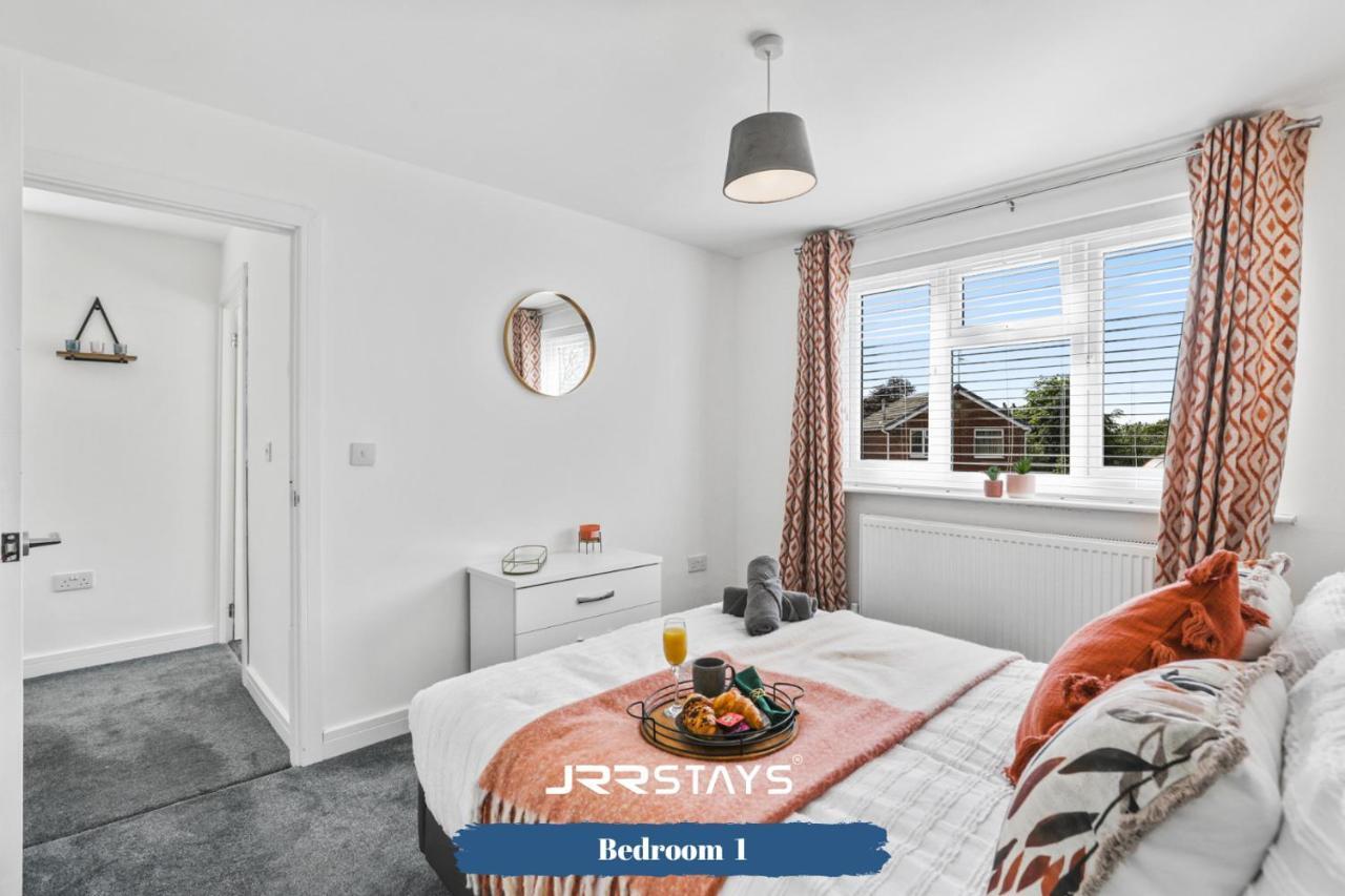 Wolverhampton - Amazing 3 Bedroom, Sleeps 6, Wi-Fi - Jrr Stays ภายนอก รูปภาพ