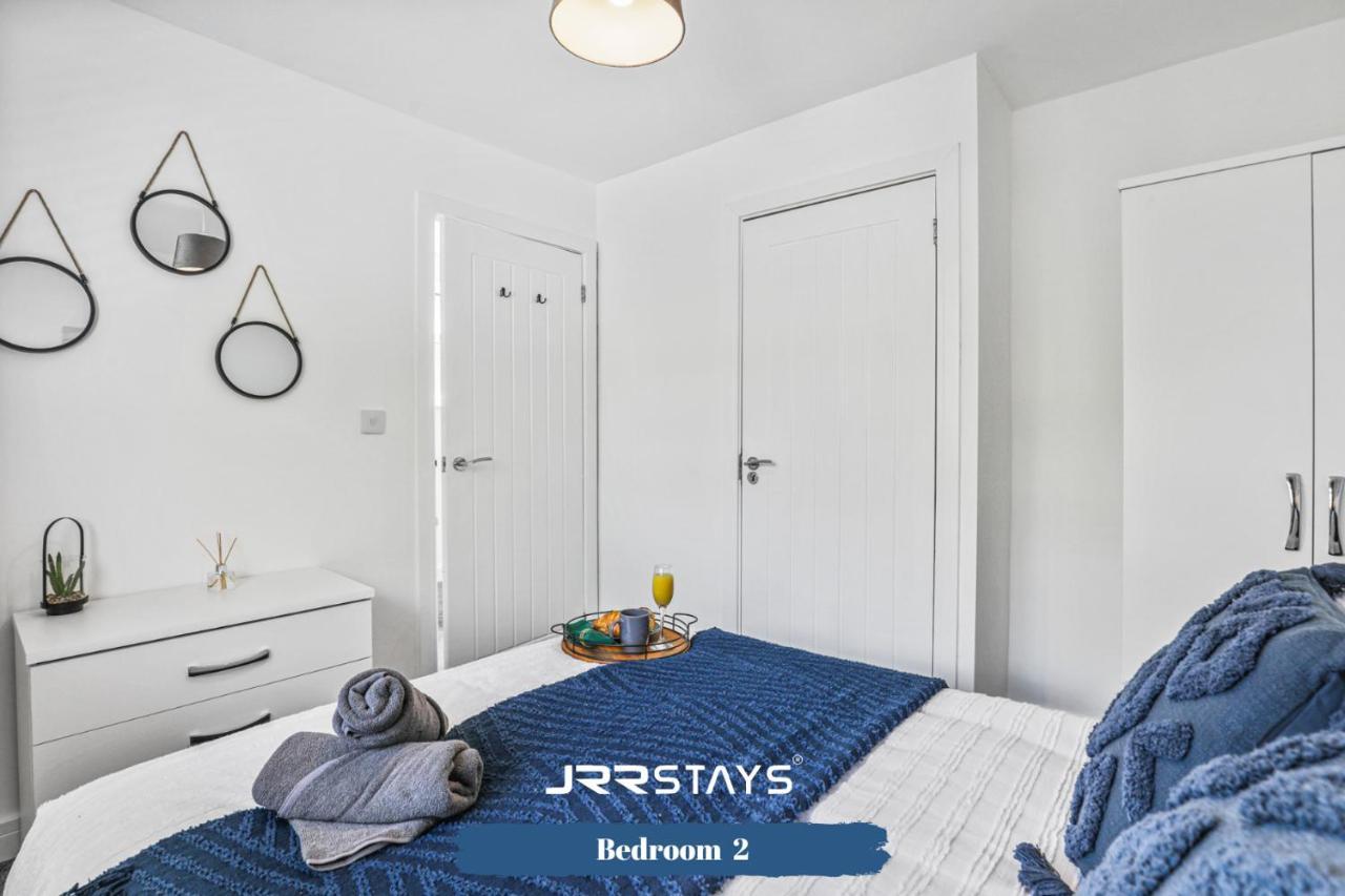Wolverhampton - Amazing 3 Bedroom, Sleeps 6, Wi-Fi - Jrr Stays ภายนอก รูปภาพ