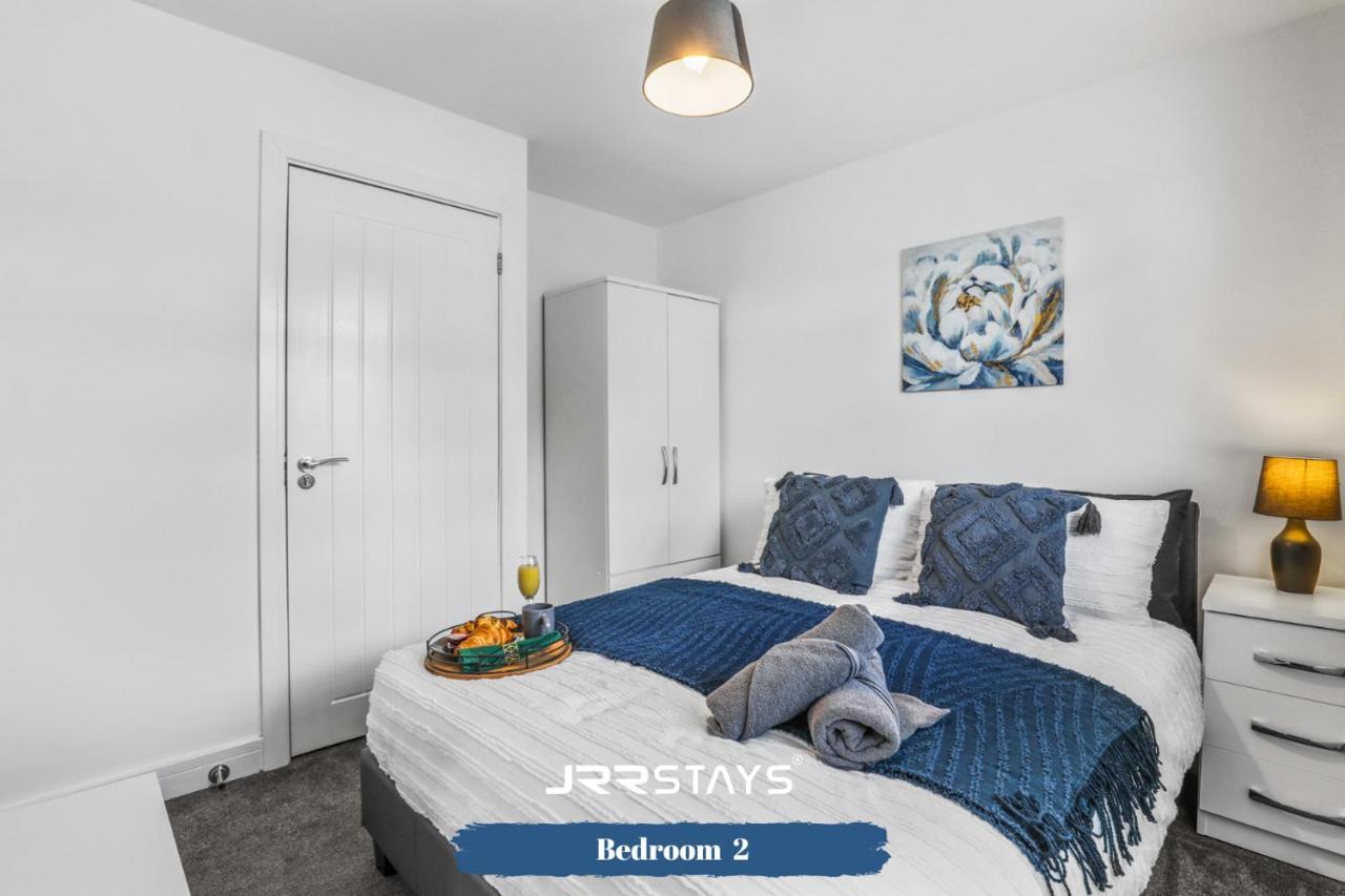 Wolverhampton - Amazing 3 Bedroom, Sleeps 6, Wi-Fi - Jrr Stays ภายนอก รูปภาพ