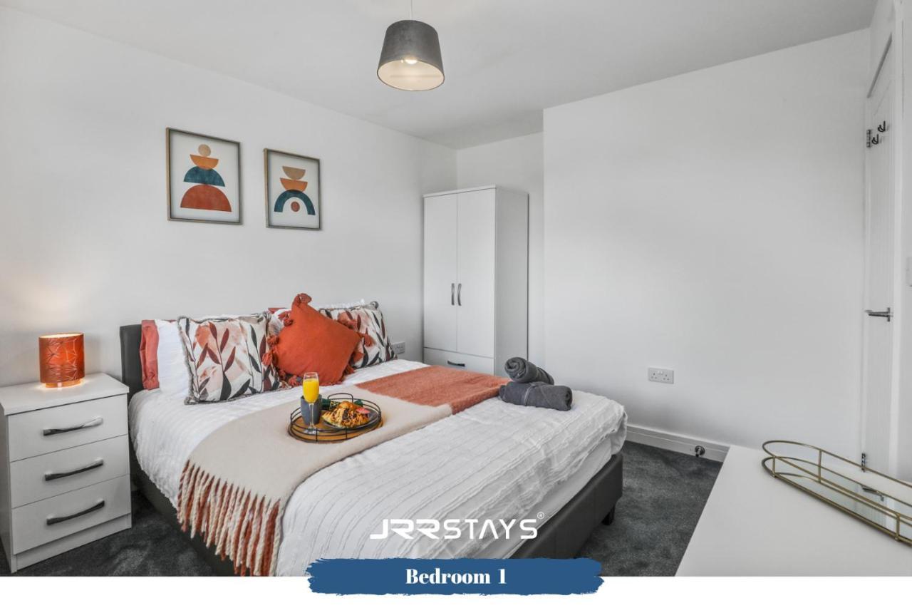 Wolverhampton - Amazing 3 Bedroom, Sleeps 6, Wi-Fi - Jrr Stays ภายนอก รูปภาพ