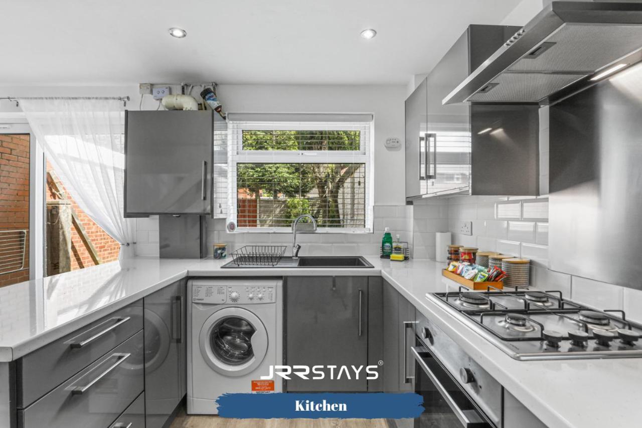 Wolverhampton - Amazing 3 Bedroom, Sleeps 6, Wi-Fi - Jrr Stays ภายนอก รูปภาพ
