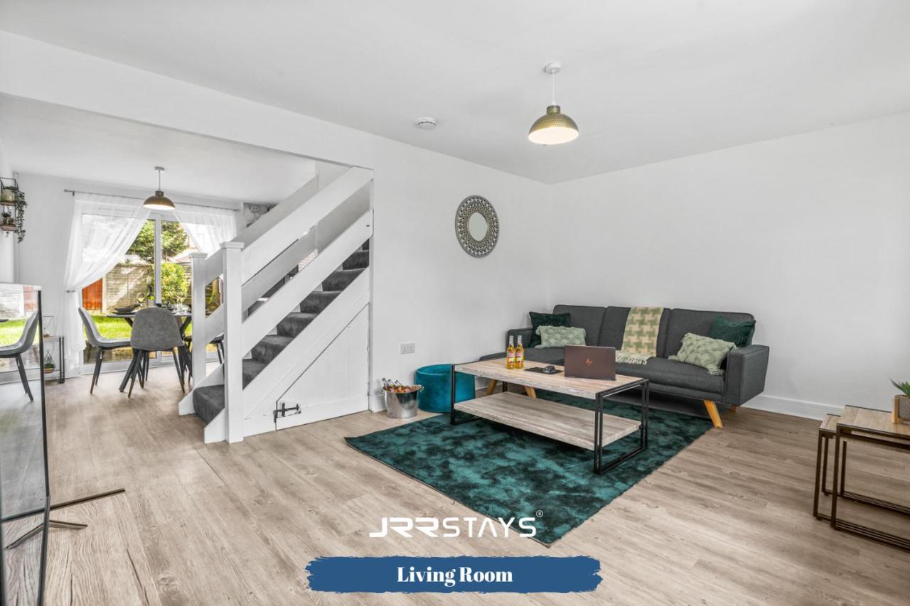 Wolverhampton - Amazing 3 Bedroom, Sleeps 6, Wi-Fi - Jrr Stays ภายนอก รูปภาพ