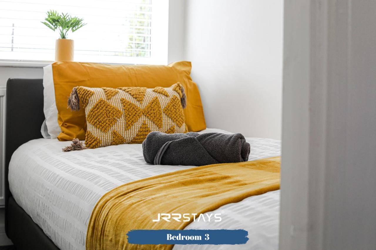 Wolverhampton - Amazing 3 Bedroom, Sleeps 6, Wi-Fi - Jrr Stays ภายนอก รูปภาพ