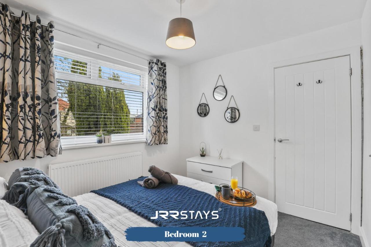 Wolverhampton - Amazing 3 Bedroom, Sleeps 6, Wi-Fi - Jrr Stays ภายนอก รูปภาพ