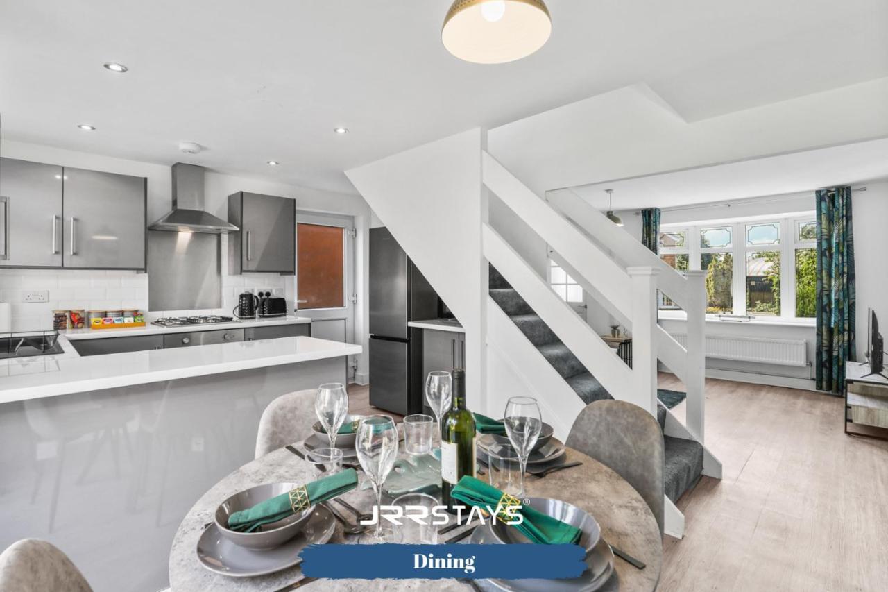 Wolverhampton - Amazing 3 Bedroom, Sleeps 6, Wi-Fi - Jrr Stays ภายนอก รูปภาพ