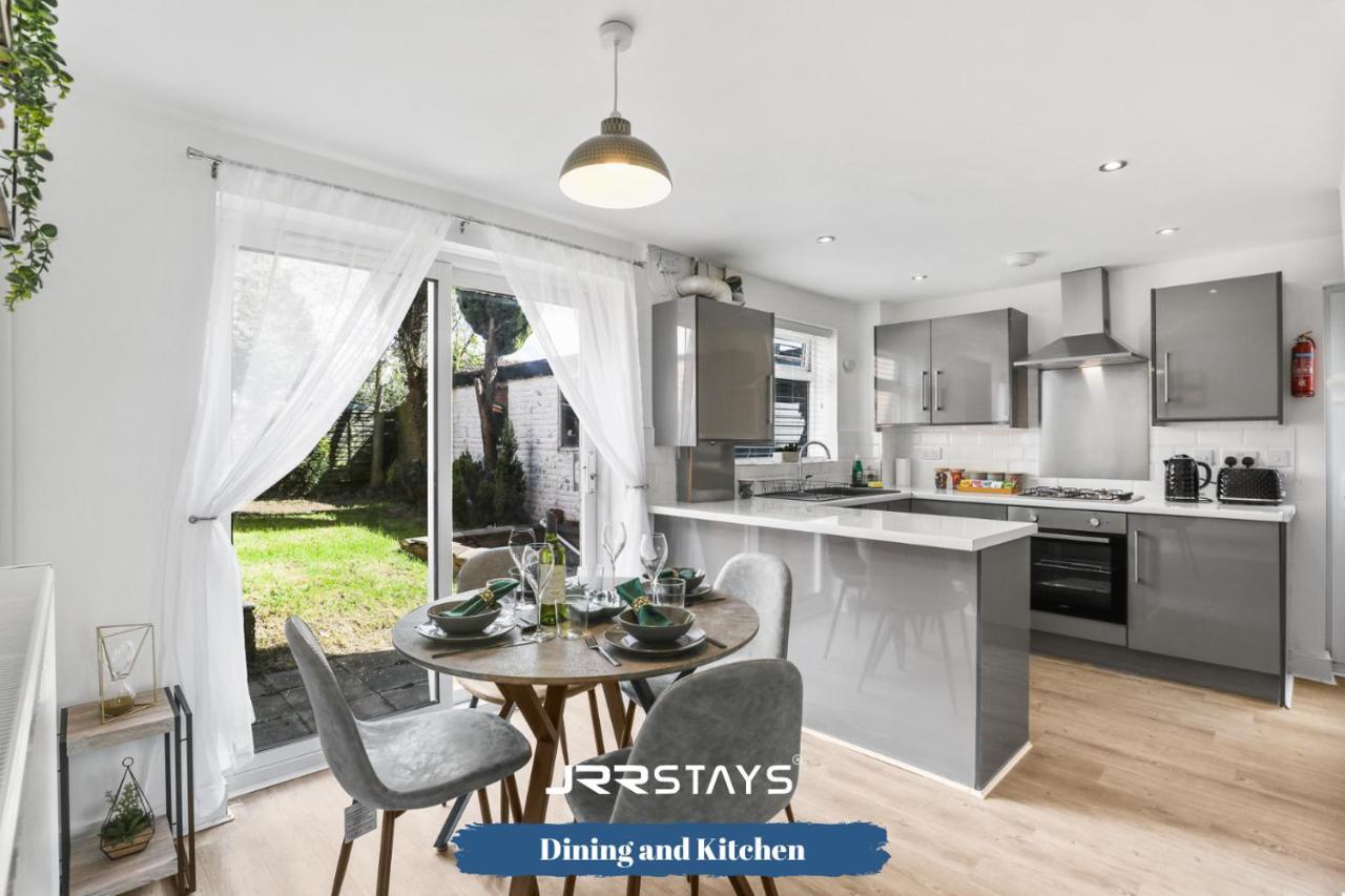 Wolverhampton - Amazing 3 Bedroom, Sleeps 6, Wi-Fi - Jrr Stays ภายนอก รูปภาพ