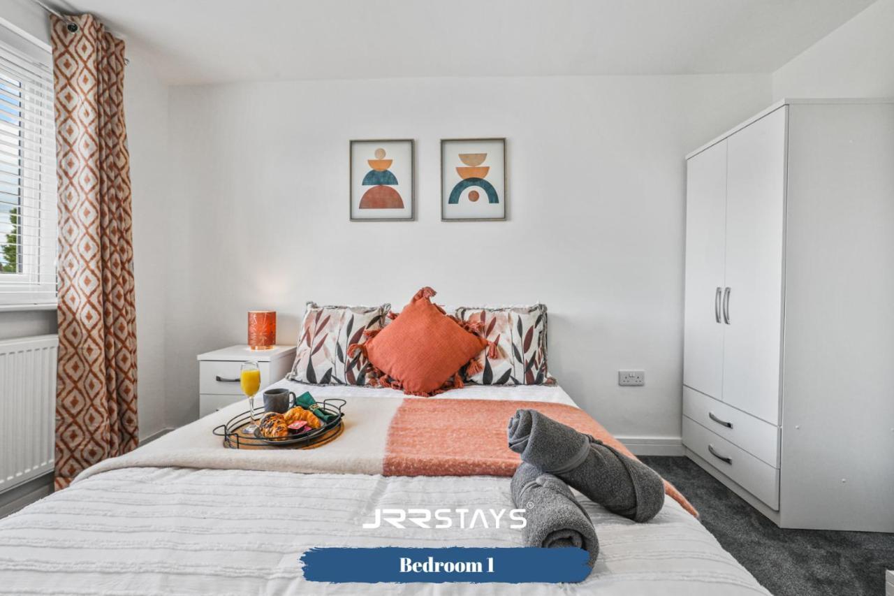 Wolverhampton - Amazing 3 Bedroom, Sleeps 6, Wi-Fi - Jrr Stays ภายนอก รูปภาพ