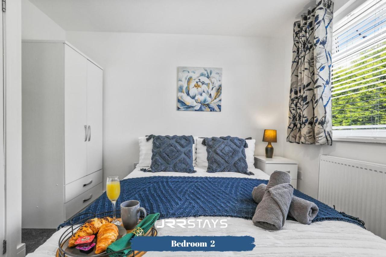 Wolverhampton - Amazing 3 Bedroom, Sleeps 6, Wi-Fi - Jrr Stays ภายนอก รูปภาพ